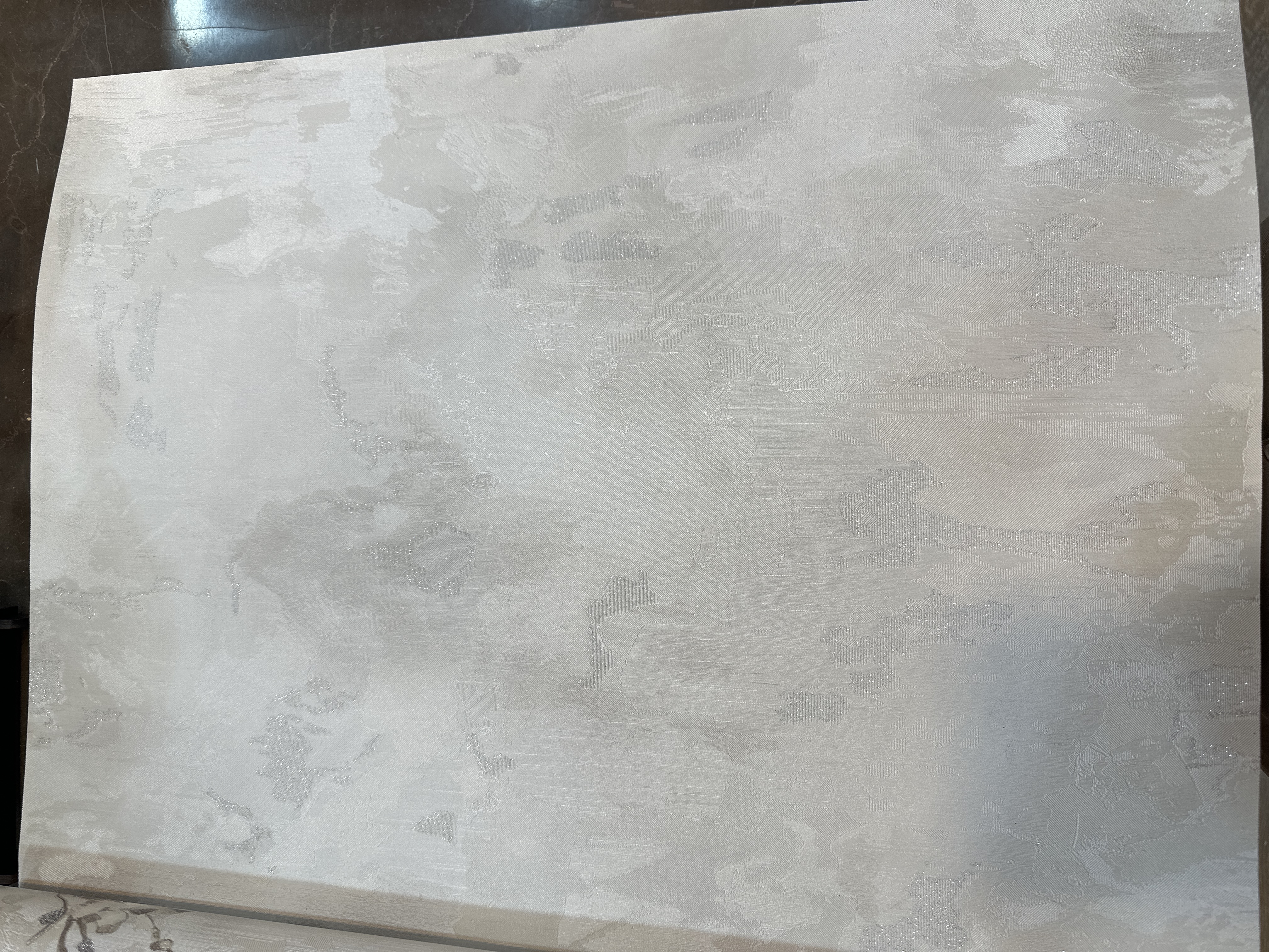 کاغذ دیواری کرم نقره ای بافت دار D10018